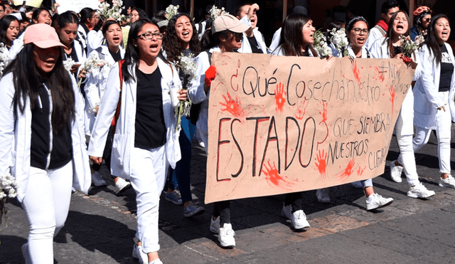 Estudiantes de Medicina protestan por asesinato de sus compañeros en Puebla [FOTOS y VIDEO]