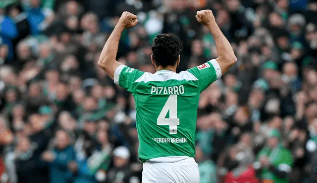 Claudio Pizarro se despide del fútbol profesional con el Werder Bremen. Foto: AFP