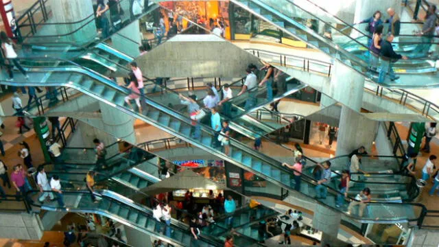Un papá decidió empujar a su hija desde el cuarto nivel del Centro Comercial Sambil en Caracas. Foto: Difusión