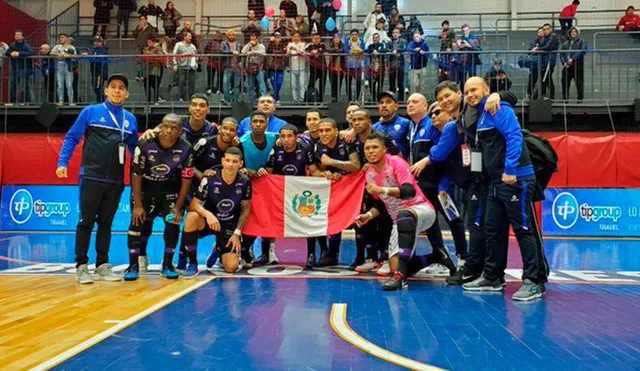El equipo peruano celebra un triunfo histórico frente a San Lorenzo en el torneo continental. Créditos: Conmebol