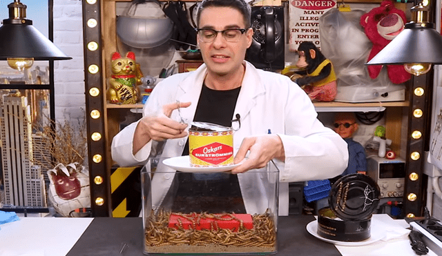 YouTube: Lanzan comida en lata dentro de envase con supergusanos carnívoros y sucede algo inesperado [VIDEO]