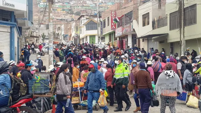 Gran cantidad de personas se aglomeró en esta zona de la ciudad de Tacna. Foto: La República.
