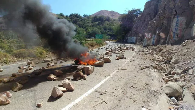 El tramo de la carretera Binacional, cerca al sector de Tumilaca fue bloqueado