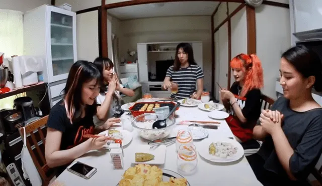 Desliza las imágenes para ver la reacción que tuvieron estas jóvenes japonesas al probar el exquisito ceviche peruano. Foto: Amor 1.8 / YouTube