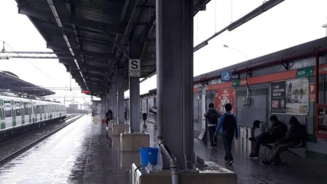 Metro de Lima: usuarios denuncian que techos de estaciones no resisten lluvia [VIDEO]