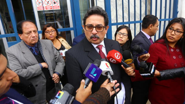 Enrique Cornejo acusa al “aprofujimorismo” de impedir su candidatura