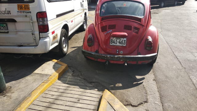 Barranco: vehículo invade rampa para discapacitados