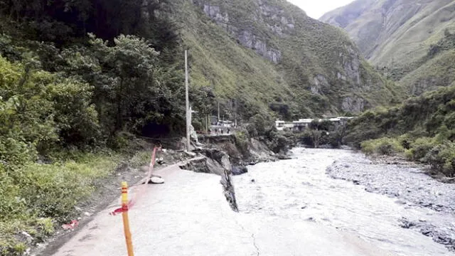 DAÑOS. Vías destruidas por el incremento del caudal del río Tambopata, en el distrito San Juan del Oro, perjudicaron a viajantes.