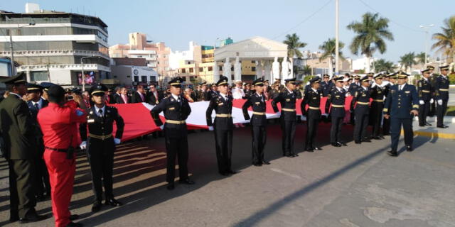 Autoridades de Lambayeque conmemoran el Día de la Bandera [FOTOS]