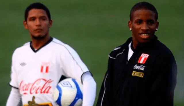 Jefferson Farfán junto a Reimond Manco en la selección peruana. | Foto: GLR