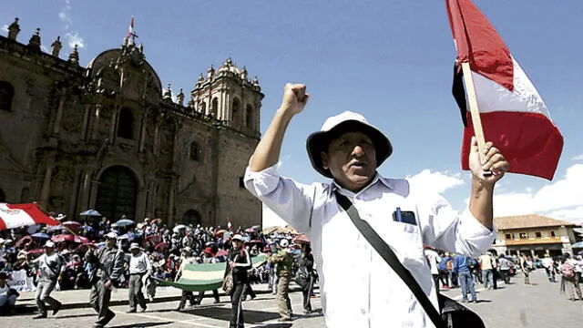 Maestros de Cusco reinician hoy huelga por aumento de sueldos