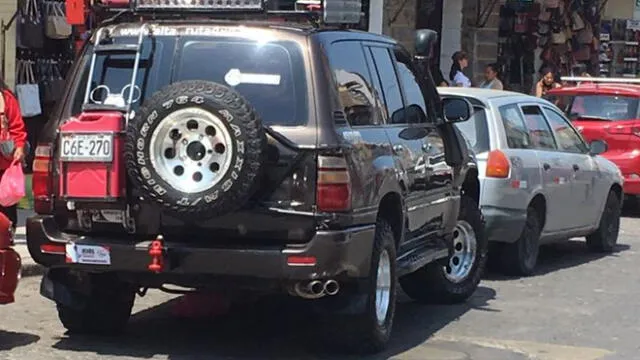 Trujillo: vehículos convierten pista en estacionamiento clandestino