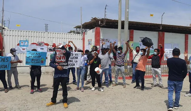Protestan en exteriores de la Comunidad de Sechura. Foto: La República.