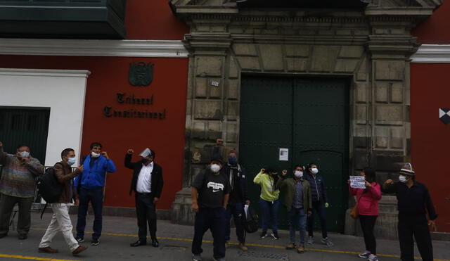 Un grupo de civiles exige ante el TC que se devuelva su dinero aportado a la ONP. Foto: Félix Contreras