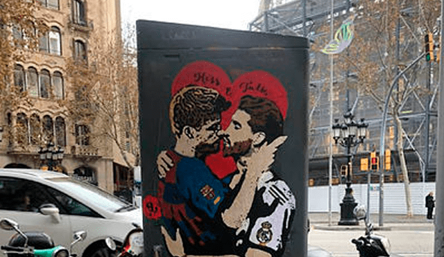 Graffiti del beso entre Gerard Piqué y Sergio Ramos pintado a horas del Barcelona - Real Madrid. Foto: El Mundo
