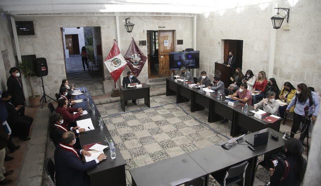 debate. Consejo volverá a debatir informe de consejera Díaz