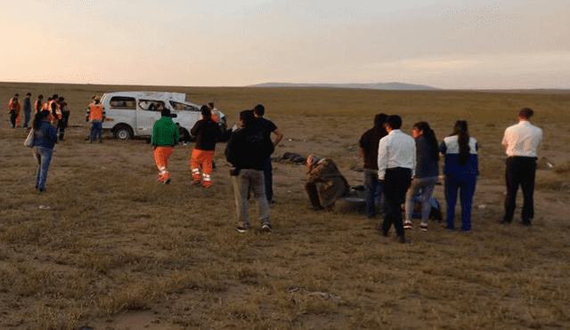 Despiste de miniván deja dos muertos y 12 heridos en Arequipa