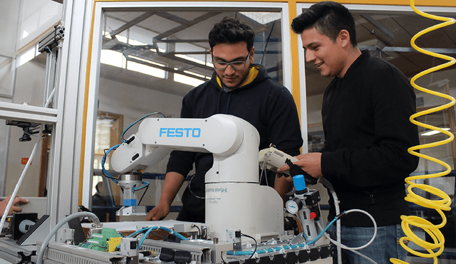 Empleo: las nueve 'carreras del futuro' que tienen alta demanda en el mercado peruano