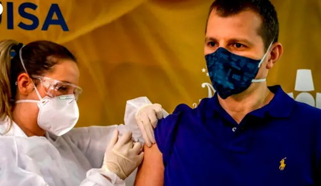 Una posible vacuna no eliminaría las normas de restricción y seguridad que se aplican hoy. Foto: AFP