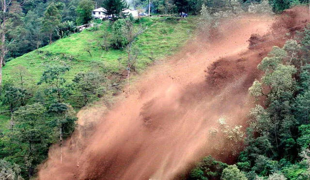 Recuperan 33 cuerpos que dejó el alud de tierra en Colombia