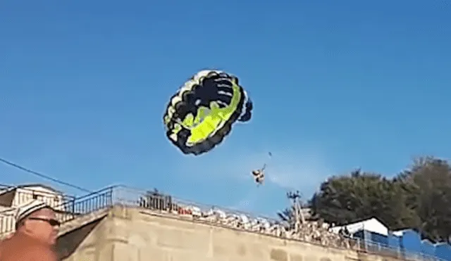 YouTube: Intentan aterrizar en paracaídas y terminan enredados en cables eléctricos
