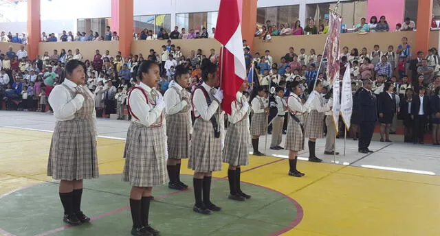En Moquegua, 500 estudiantes iniciaron labores en aulas prefabricadas