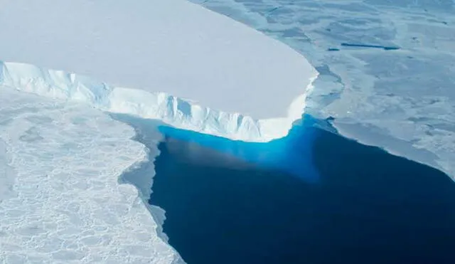 El glaciar Thwaites, ubicado en la Antártida, tiene una superficie de más de 200 mil kilómetros cuadrados. Foto: NASA.