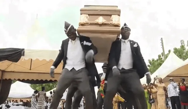 En las redes sociales se ha vuelto viral los memes de un grupo de hombre bailando con un ataúd en hombros.