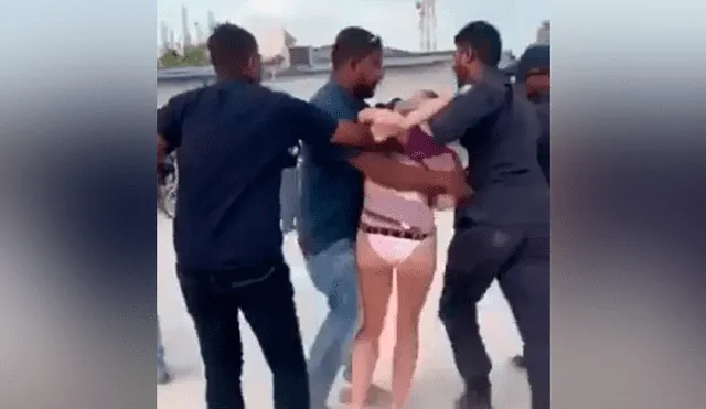 ‘Me estás atacando sexualmente’: Policía arresta a mujer por usar bikini en la playa [VIDEO] 