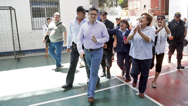 Entre aplausos, fiscal José Domingo Pérez ejerció su voto