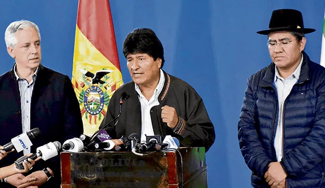 Evo Morales Ayma, presidente del Estado Plurinacional de Bolivia, acompañado de su vicepresidente, Álvaro García Linera. Ambos presentaron sus renuncias al Ejecutivo. (Foto: EFE)