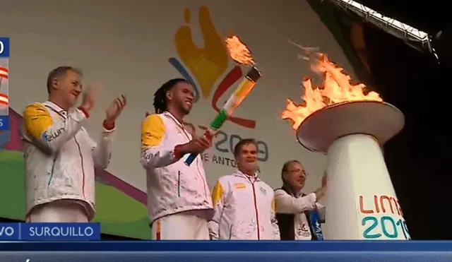 Pedro Gallese encendió el pebetero del estadio municipal de Surquillo previo a la inauguración de los Juegos Panamericanos 2019. | Foto: Canal N