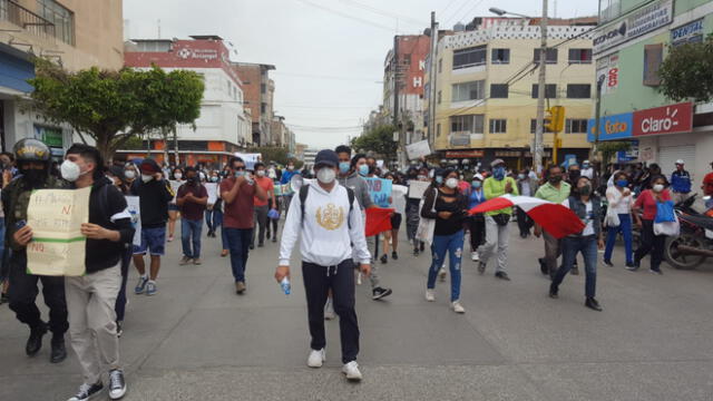 jóvenes protesta vacancia Chiclayo Lambayeque