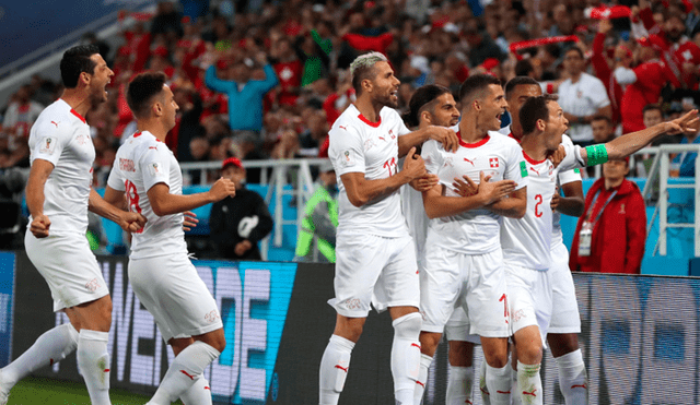 Suiza le ganó 2-1 a Serbia y mantiene chances en Rusia 2018