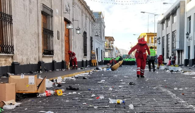 Labores de limpieza iniciaron a las 5.00 a.m. Foto: MPA