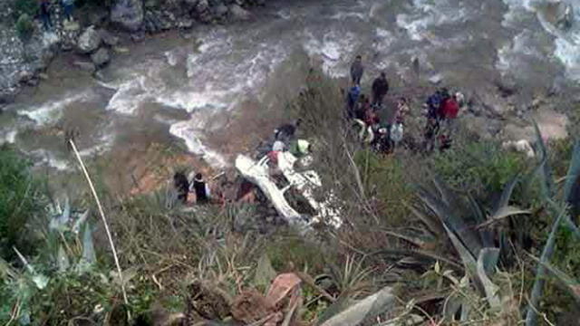 Áncash: caída de combi a un abismo deja cuatro muertos y ocho heridos