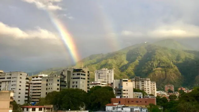 Caracas amanece con un arcoíris en el día de la marcha contra el régimen de Maduro [FOTOS]