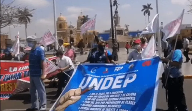 Hicieron plantón frente a Casa de Gobierno Regional. Foto: captura de vídeo