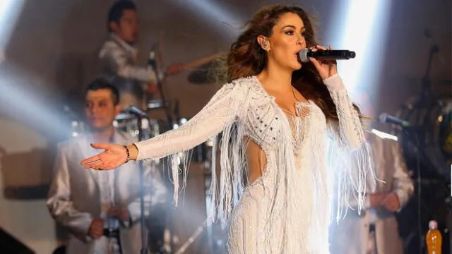 Ninel Conde enseña de más en atrevida fotografía íntima