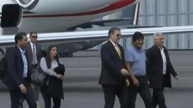 Evo Morales llegó a México en un avión de las Fuerzas Armadas.
