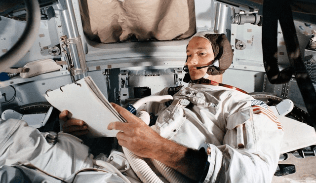 Michael Collins y su práctica en un simulador. Kennedy Space Center, 1969 | Foto: NASA
