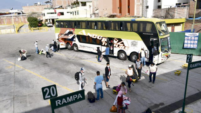 llegaron. Un grupo de buses arribó a Arequipa después del bloqueo momentaneo de la Panamericana.Los pasajeros estuvieron cuatro días en la carretera.
