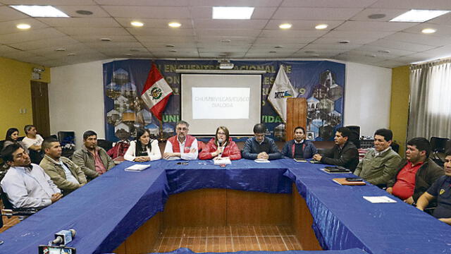 REUNIÓN. Durante casi tres horas, alcaldes de Chumbivilcas se reunieron con funcionarios de la PCM en Cusco. Hubo avances.