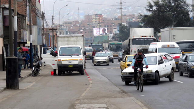 Chorrillos: conductores exponen a deportistas al estacionar en ciclovías