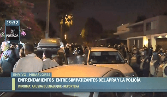 Simpatizantes de Alan García se enfrentan a la policía por presunto 'chuponeo' [VIDEO]
