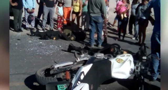 Dos policías motorizados resultan heridos tras chocar contra combi.