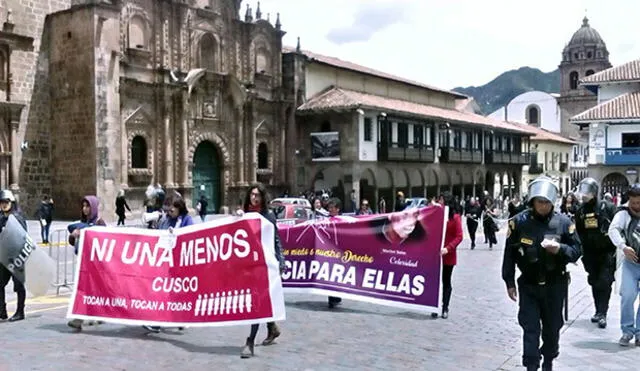Día de la Mujer: mujeres marchan para que feminicidios no queden impunes