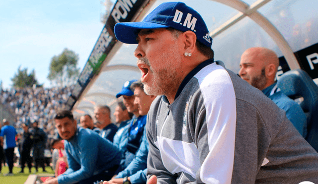 Diego Maradona: debutó como DT de Gimnasia. El Lobo perdió 2-1 ante Racing. Foto: Twitter Gimnasia.