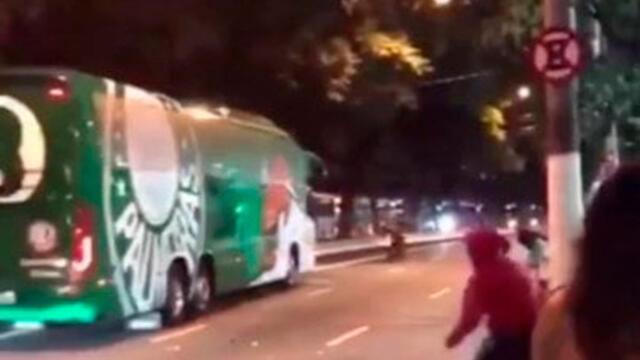 Bus del Palmeiras fue apedreado por sus propios hinchas previo a un partido por Copa Libertadores