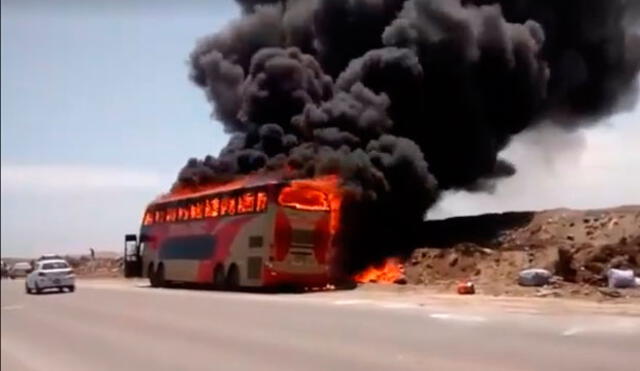 Trujillo: Unos 60 pasajeros se salvan de morir luego que bus se incendiara